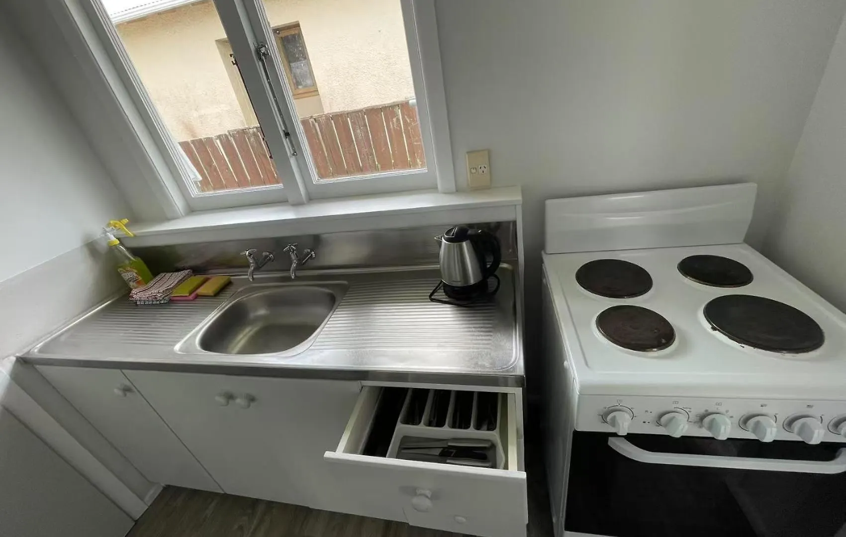 Apartament 5 Beds Including 3 Double Beds And 1 Double Or 2 Single Sofa Beds At 22A Pererika Street Rotorua