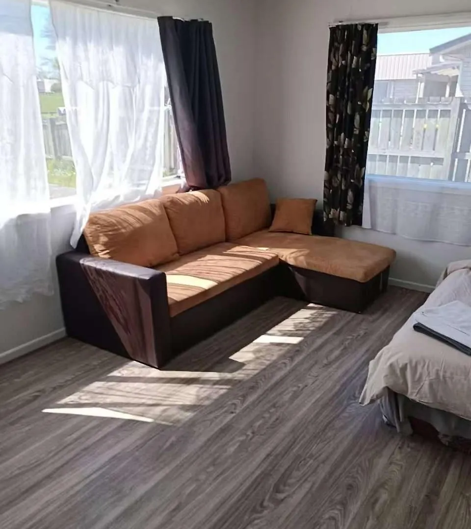 Apartament 5 Beds Including 3 Double Beds And 1 Double Or 2 Single Sofa Beds At 22A Pererika Street Rotorua 0*,  Nowa Zelandia