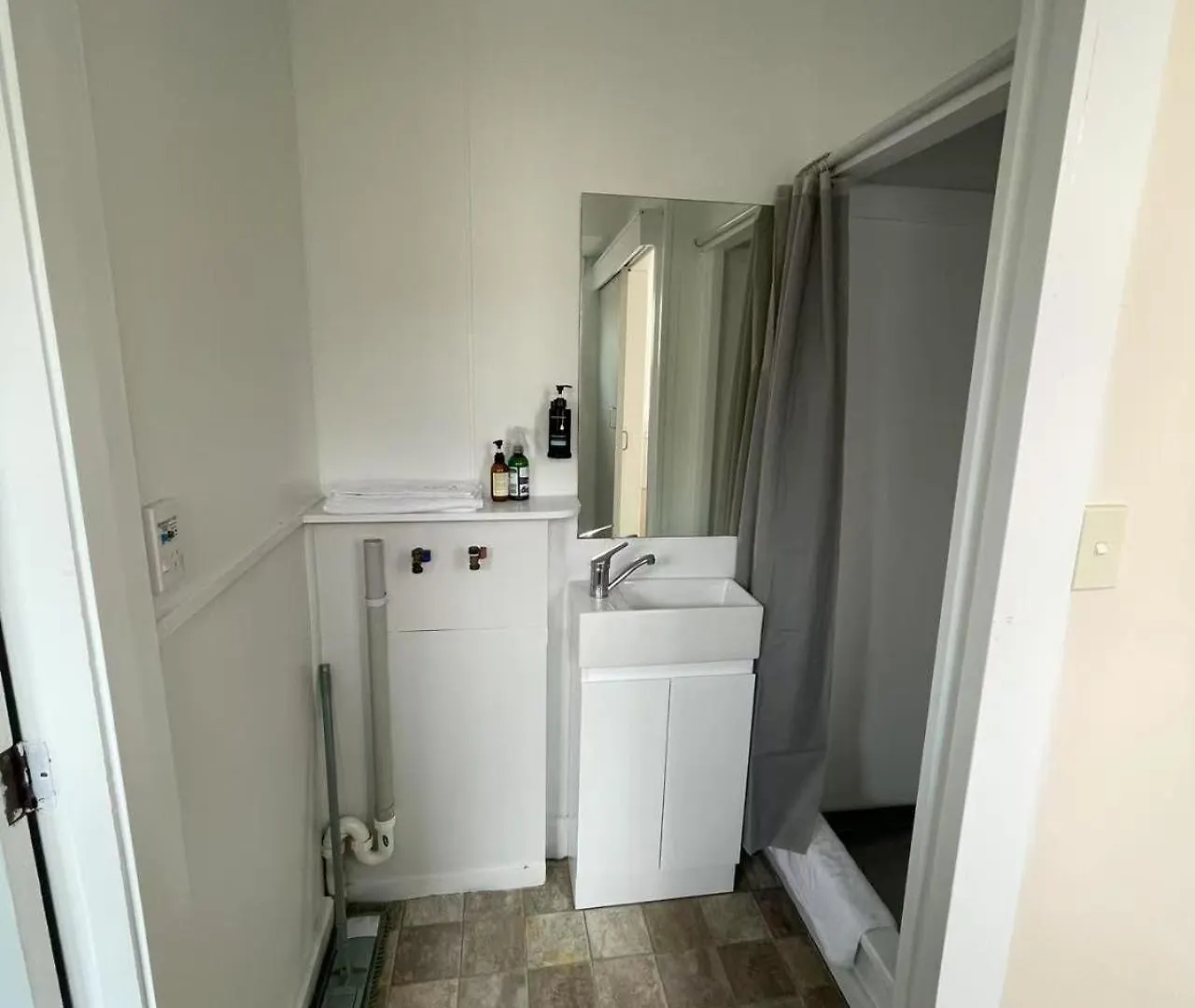 Apartament 5 Beds Including 3 Double Beds And 1 Double Or 2 Single Sofa Beds At 22A Pererika Street Rotorua
